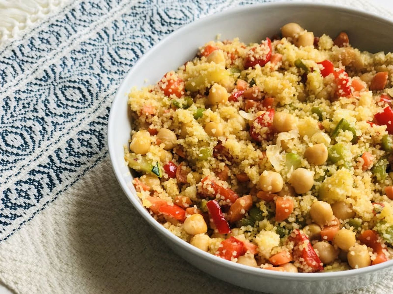 cuscus-con-garbanzos-y-pimientos_version_1652260966