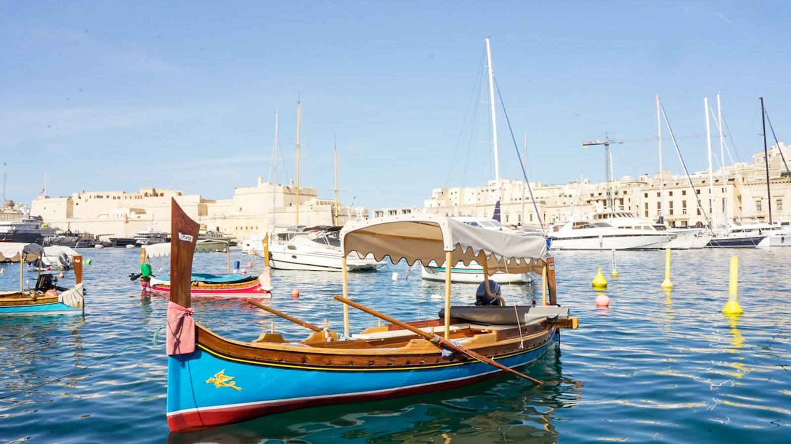 malta-Marsaxlokk-puerto-luzzus-barcos.jpg